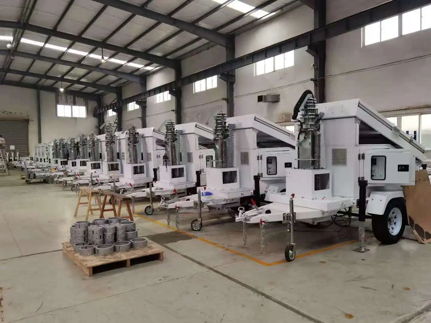 Quality BIGLUX Brand Solar Surveillance Trailer 2 × Cat6 + 2 × Supply 4 Days for 120W 6