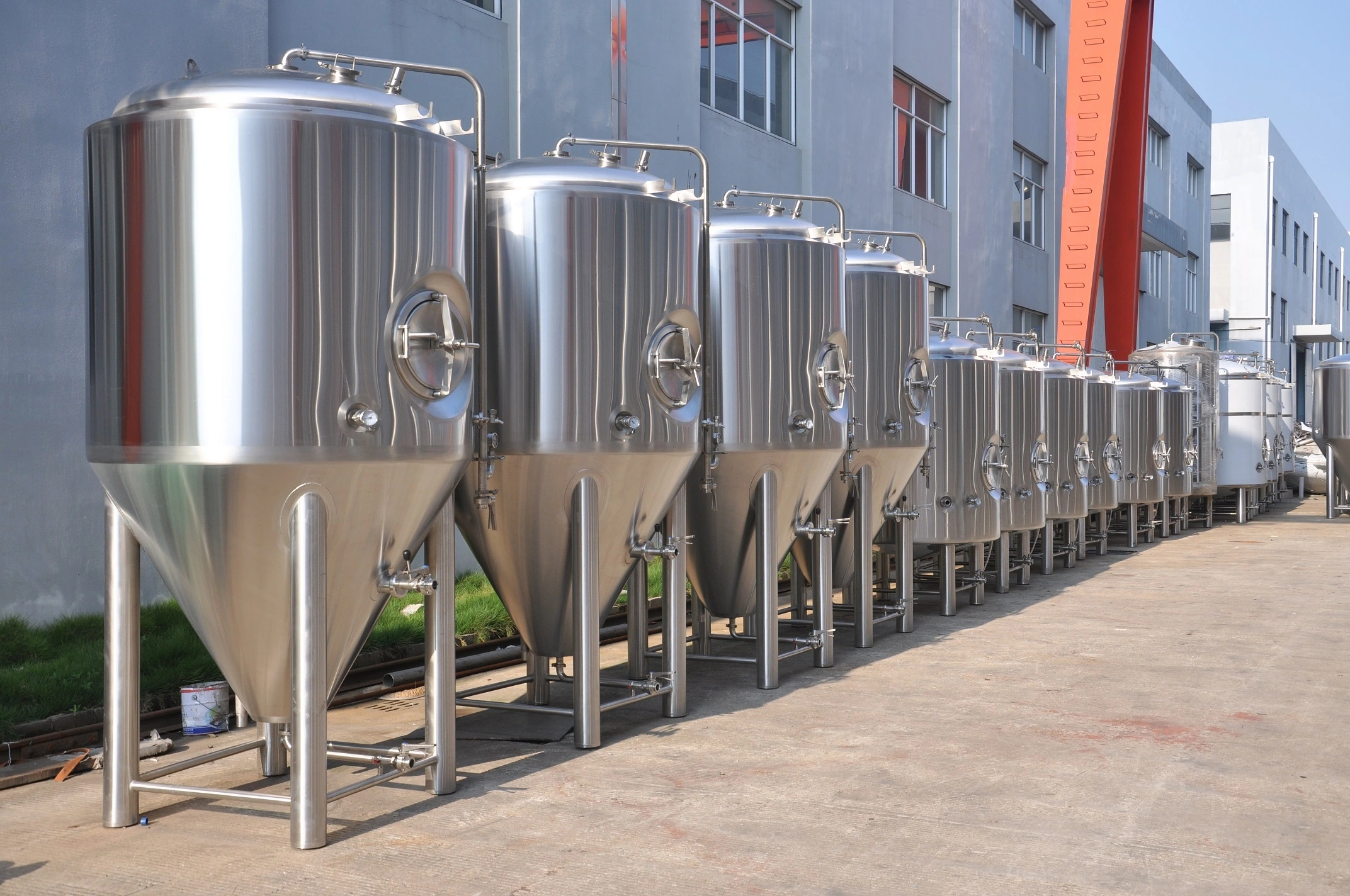 Beer fermenters/Uni Tanks 1