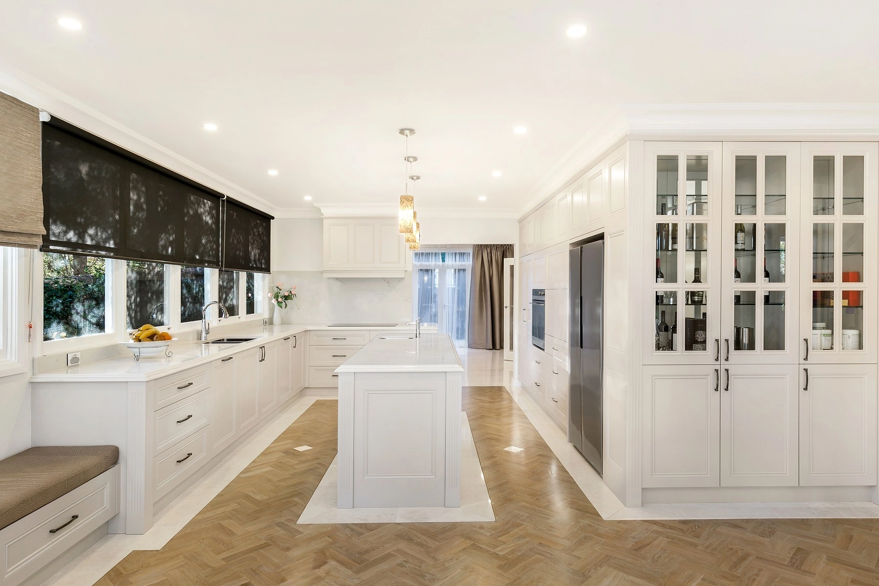 AllandCabinet Renovation Кухонный шкаф во французском стиле со встраиваемой панелью из цельного дерева U-образной формы 1