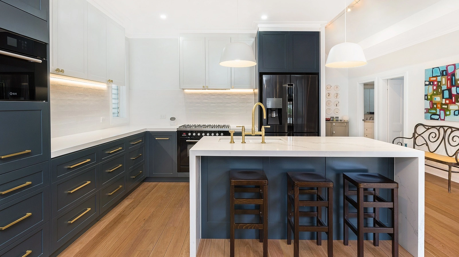 AllandCabinet Shaker Panel Armário de cozinha laca azul escuro com ilha de bancada de quartzo 1