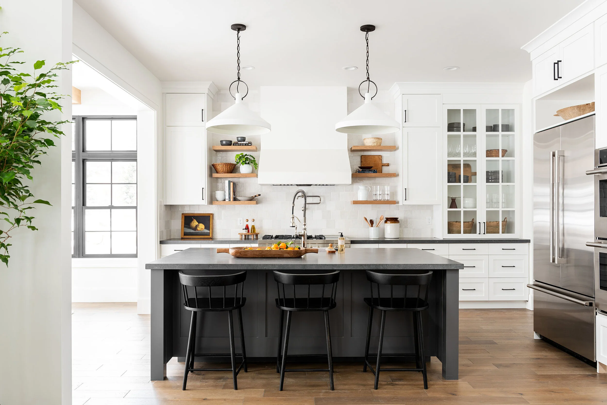 AllandCabinet Elegant Ultra High-end Two Tone Shaker Panel with Glass Door and Quartz Stone Countertop 1