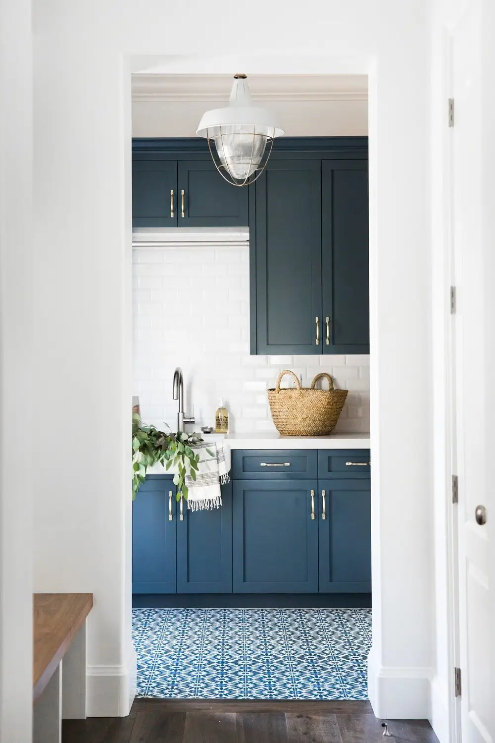 Best Priceshaker Style Cabinets for Kitchen for Different Industries 4