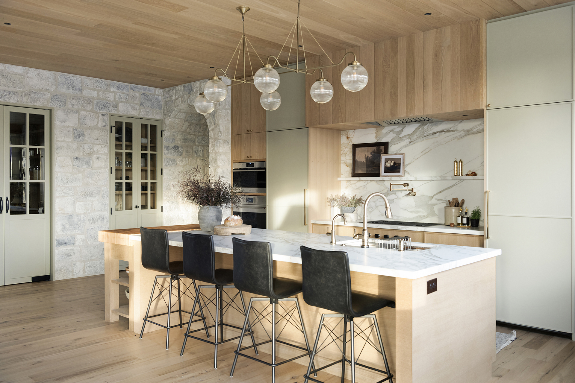 Slim Shaker Kitchen Cabinet With Timber Venner Slab Door 1