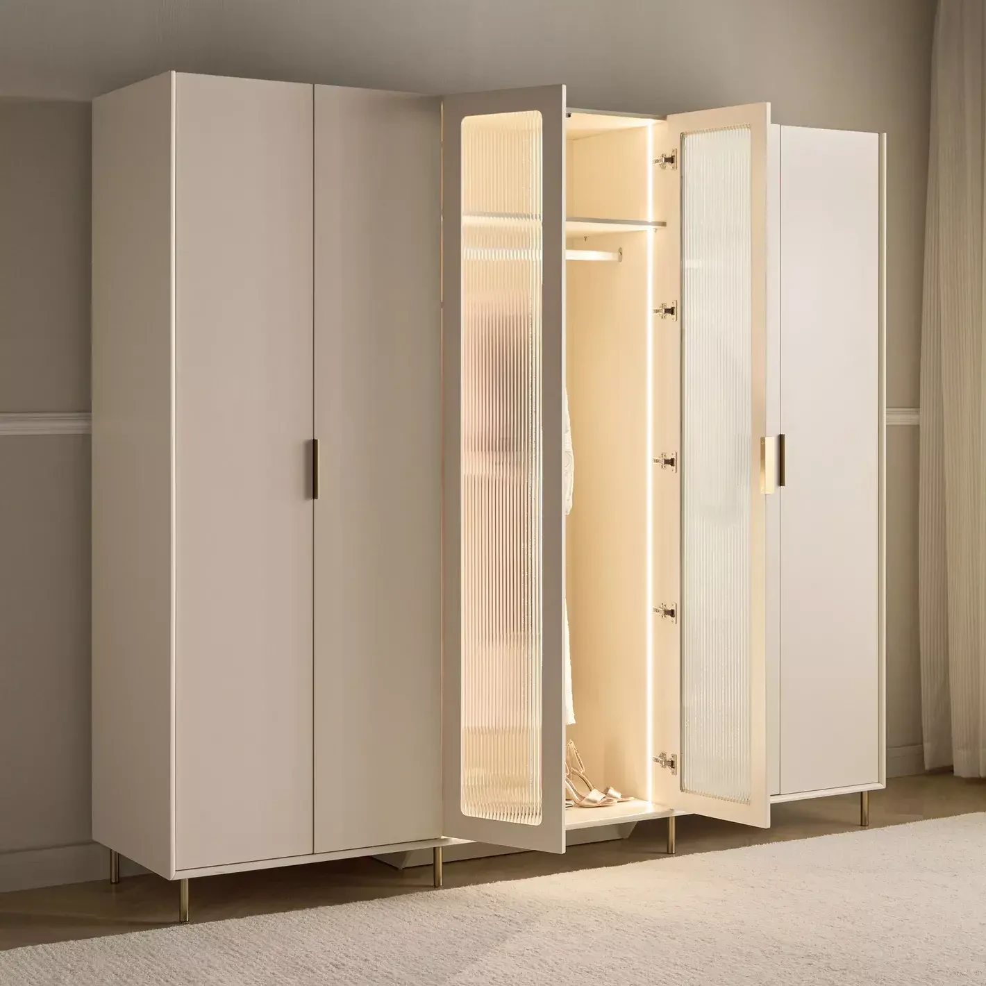 Placard à charnière en bois d'ingénierie AllandCabinet dans une finition peinte mate de qualité supérieure avec verre nervuré sur la porte et lumière LED 1
