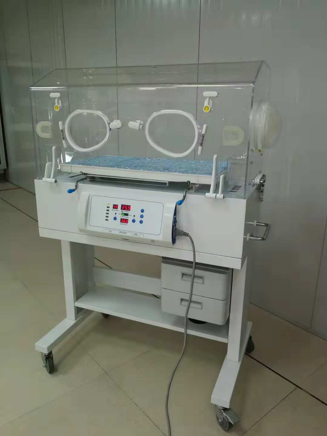 Hospital RC-BIN3000AT, la máquina incubadora para bebés más básica 3