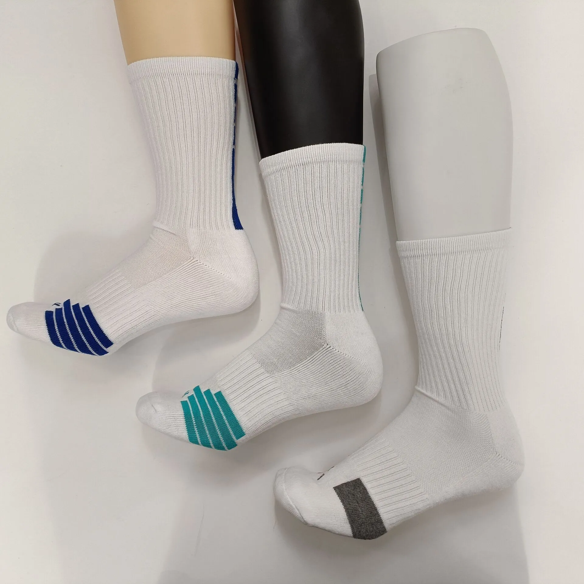Cotton Polyester Anti-slip Sports Crew Socks Custom Size & Color 1