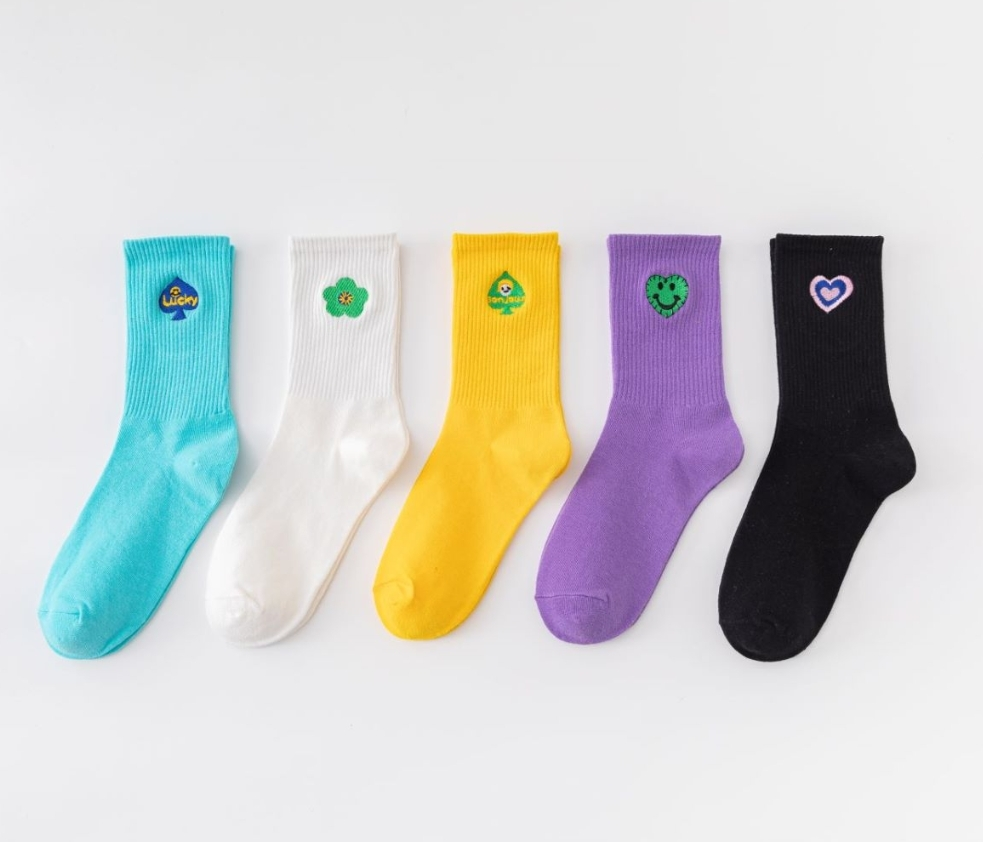 Custom Logo Knitting Embroidery White Socks for Men Women Unisex 1