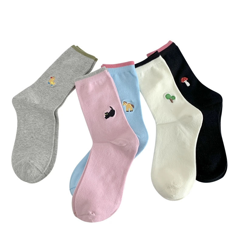 Calcetines de punto con logotipo bordado para mujer en un nuevo diseño colorido 1