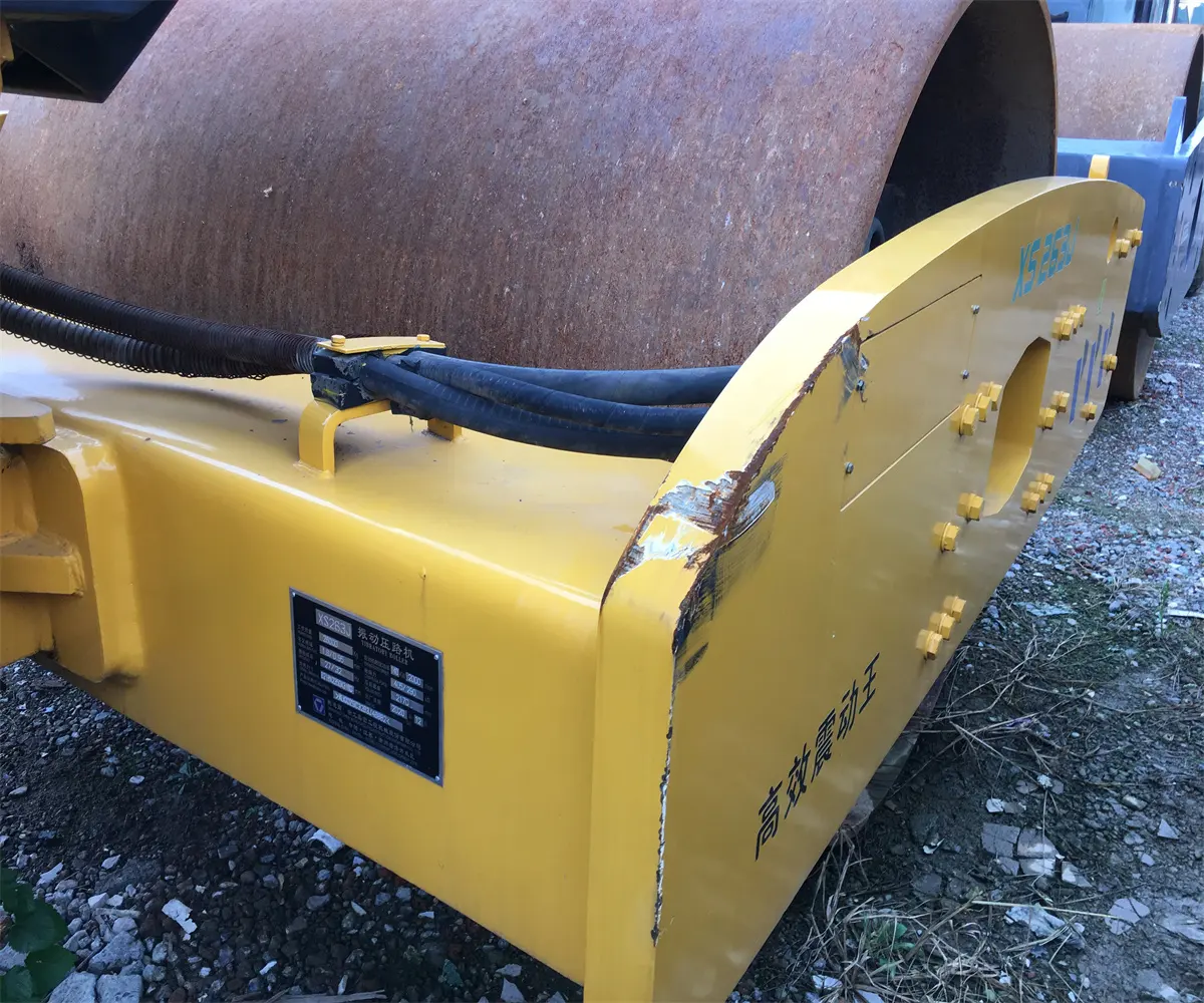 Best Single Drum Vibratory Roller Price Supplier 4