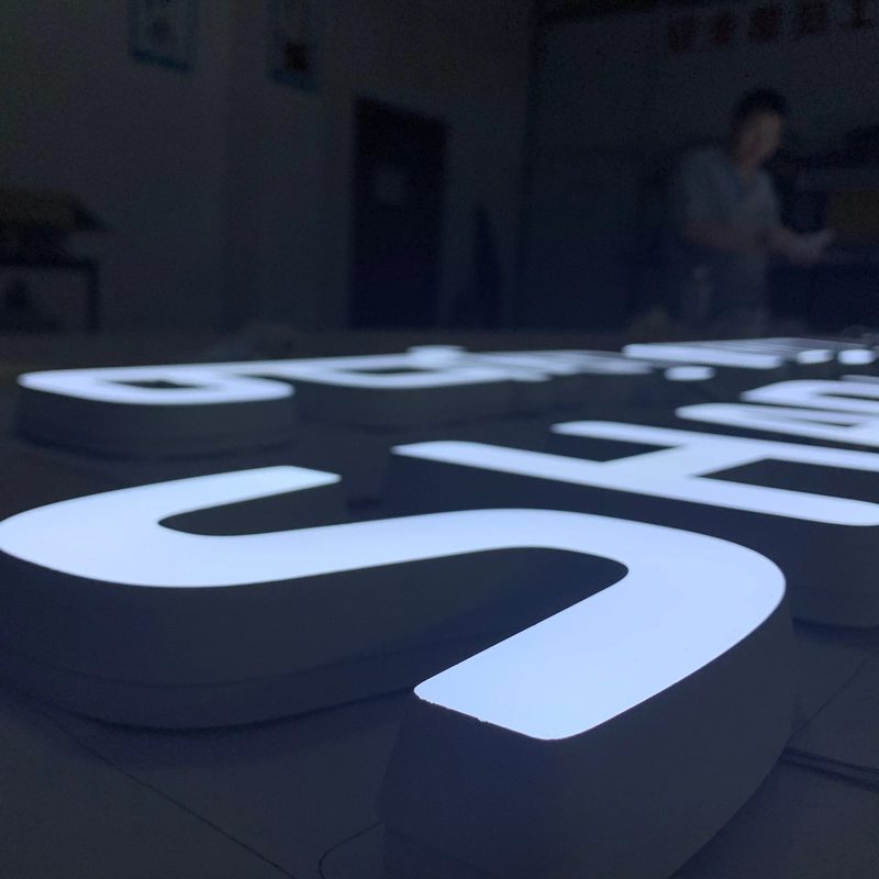 Segno brillante Mini lettera in acrilico Segno logo personalizzato Lettere Insegne del negozio Canale di visualizzazione a led per esterni in acrilico a led 1