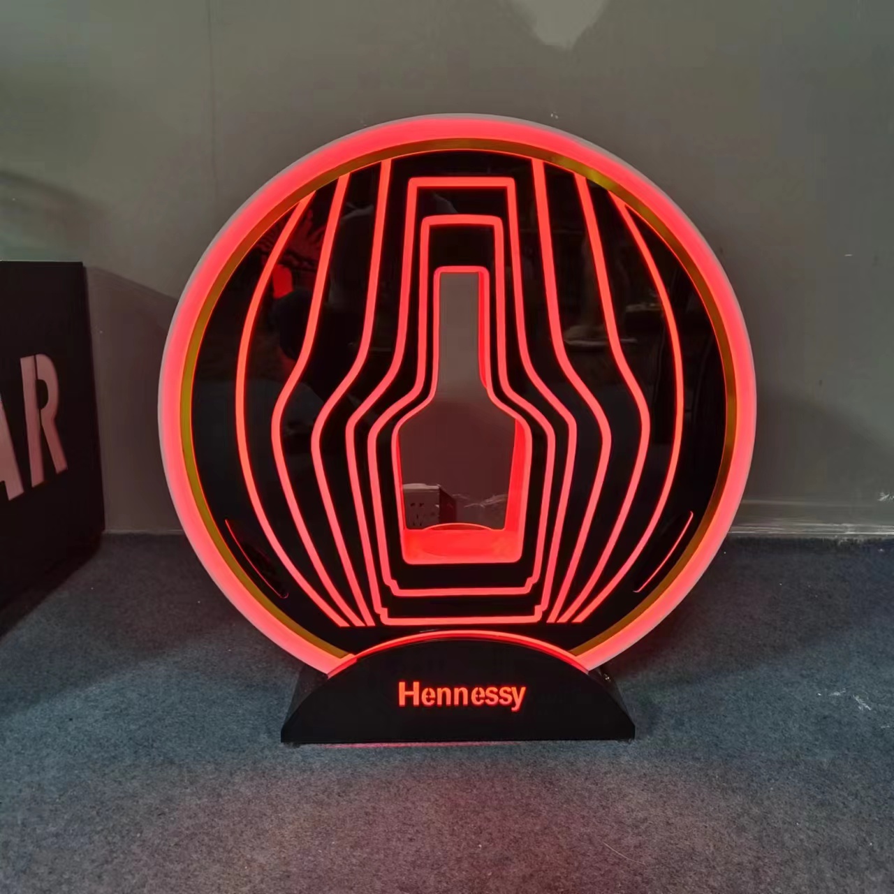Hennessy Bottle Glorifier avec lumières LED - Présentateur de boîte de nuit 4