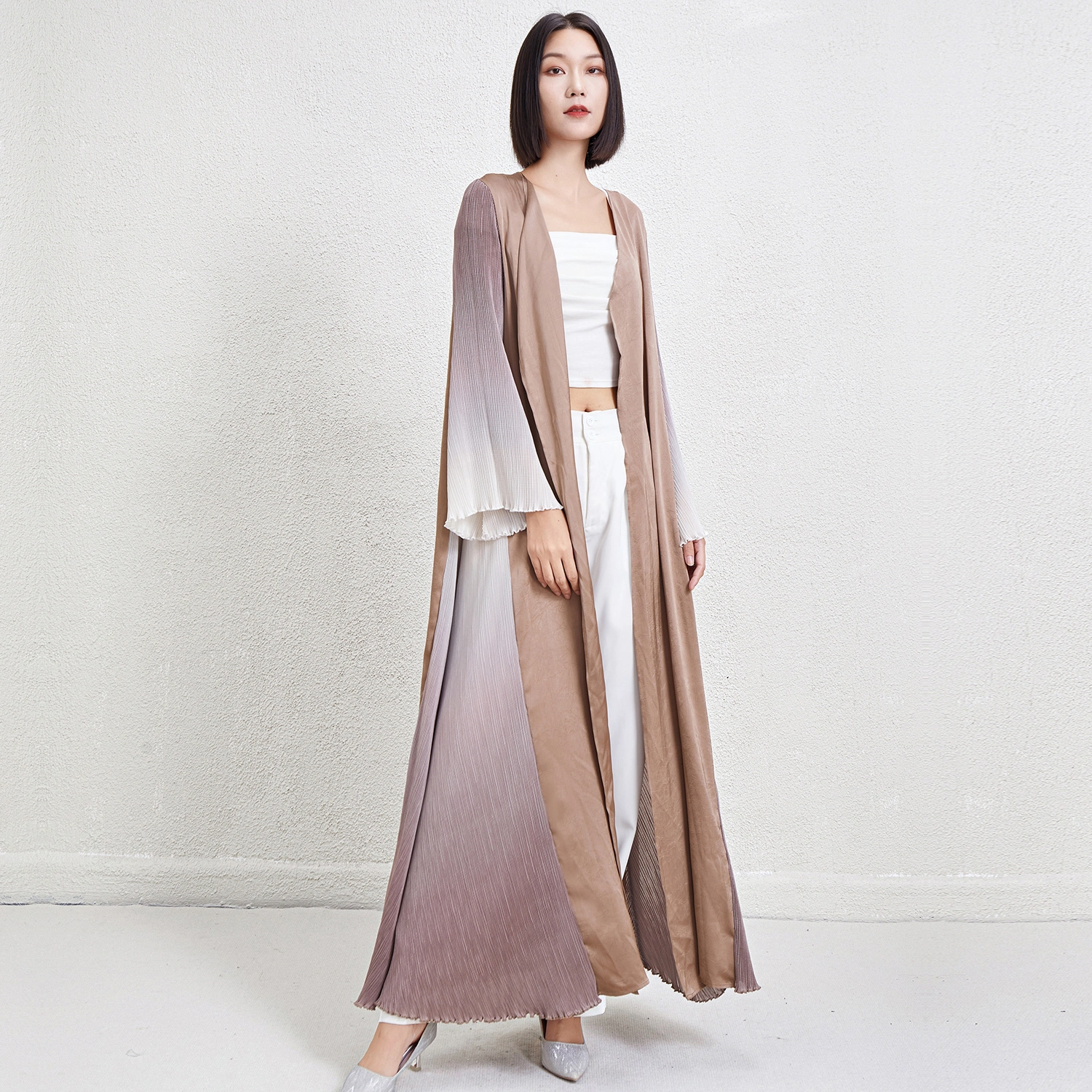 Großhandel 2024 Plissee Robe Frauen Neue Mode Abaya Lieferant Dubai Muslimischen Kleid Windjacke Mantel Farbverlauf Casual Abaya Hersteller 1