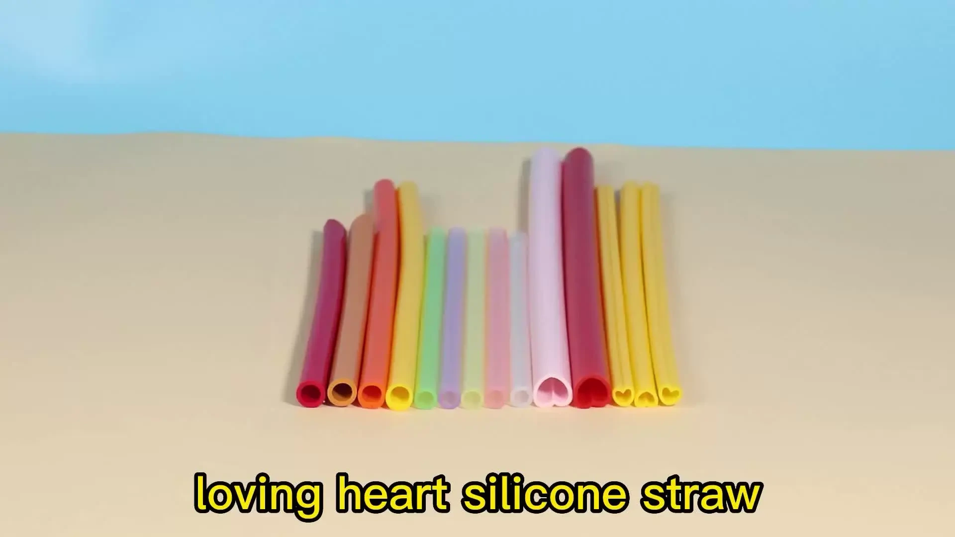 La Chine produit des pailles réutilisables en silicone coloré aimant des pailles à boire en silicone en forme de coeur pailles en silicone sans BPA 1