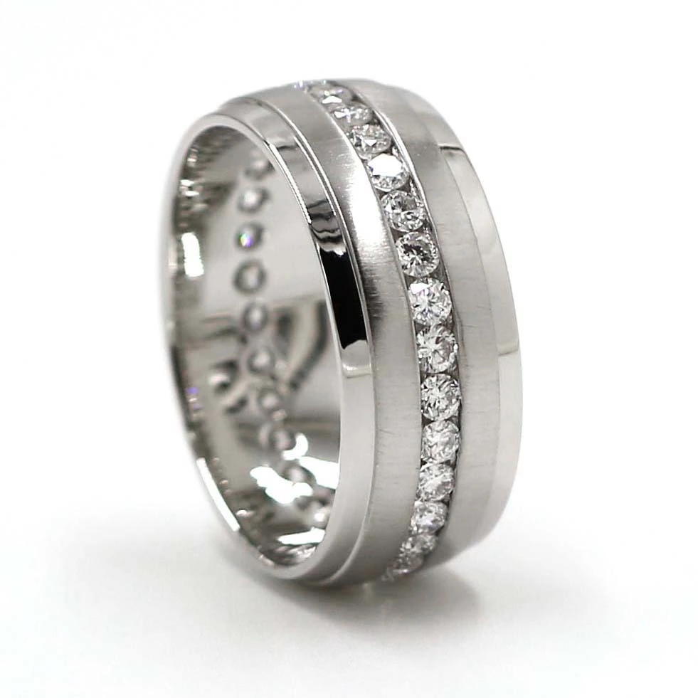 Bague d'éternité en diamant rond cultivé en laboratoire en or 9 carats 14 carats 18 carats 1