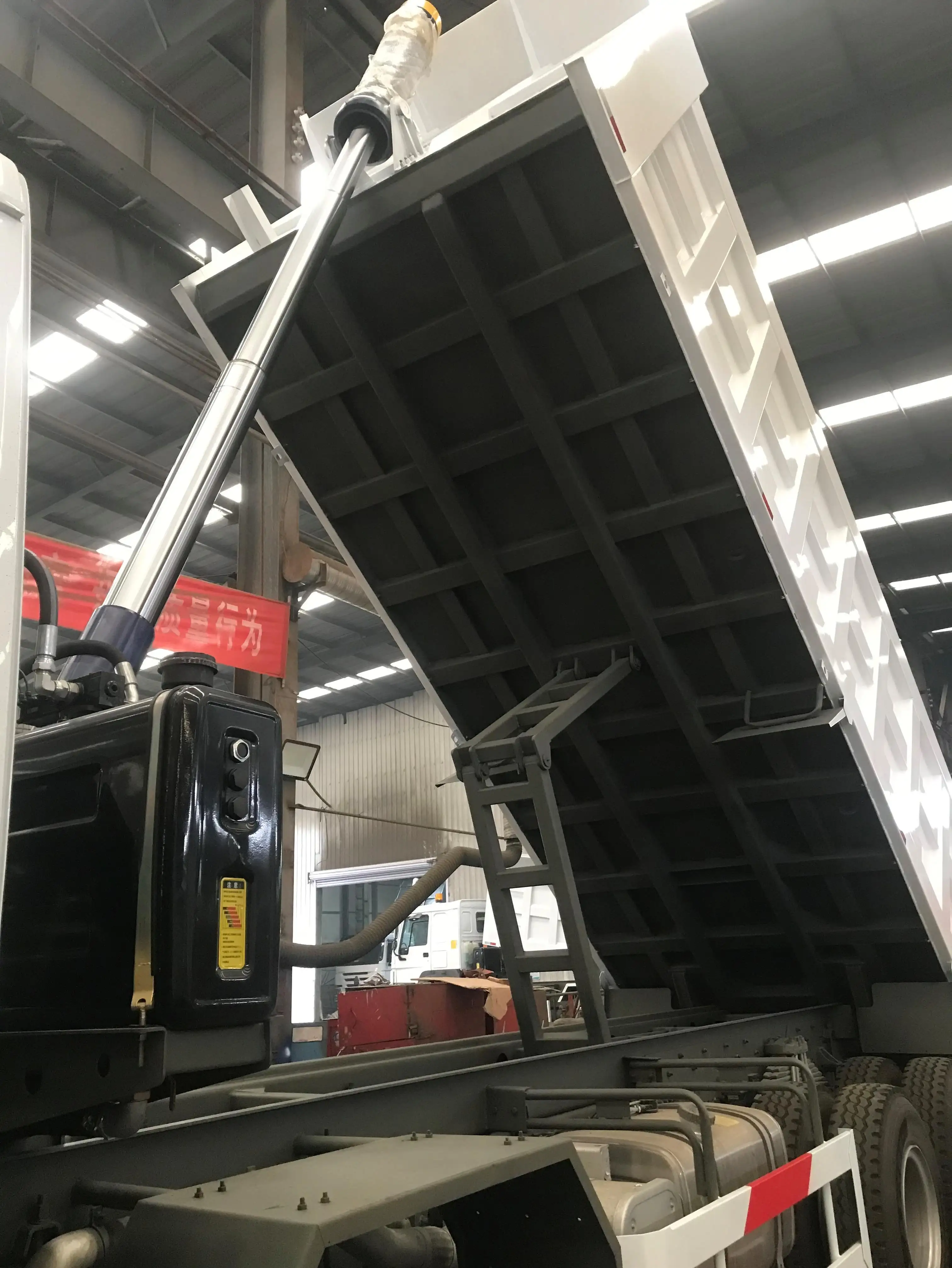 Customlarge Dump Truck > 8L Video Technical Support 6