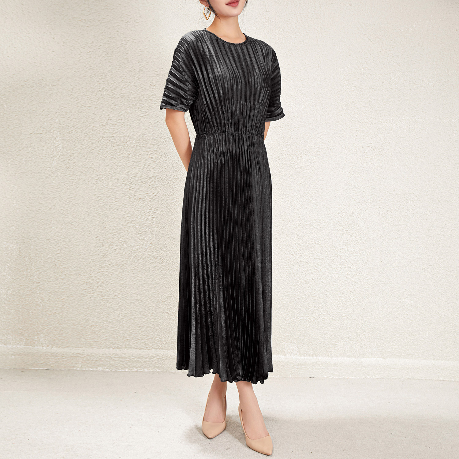 2024 Summer New Miyake Women's Dress Factory Short Sleeve Round Neck Casual Dress Loose Women Elegant Pleated Dress  Manufacturer 6