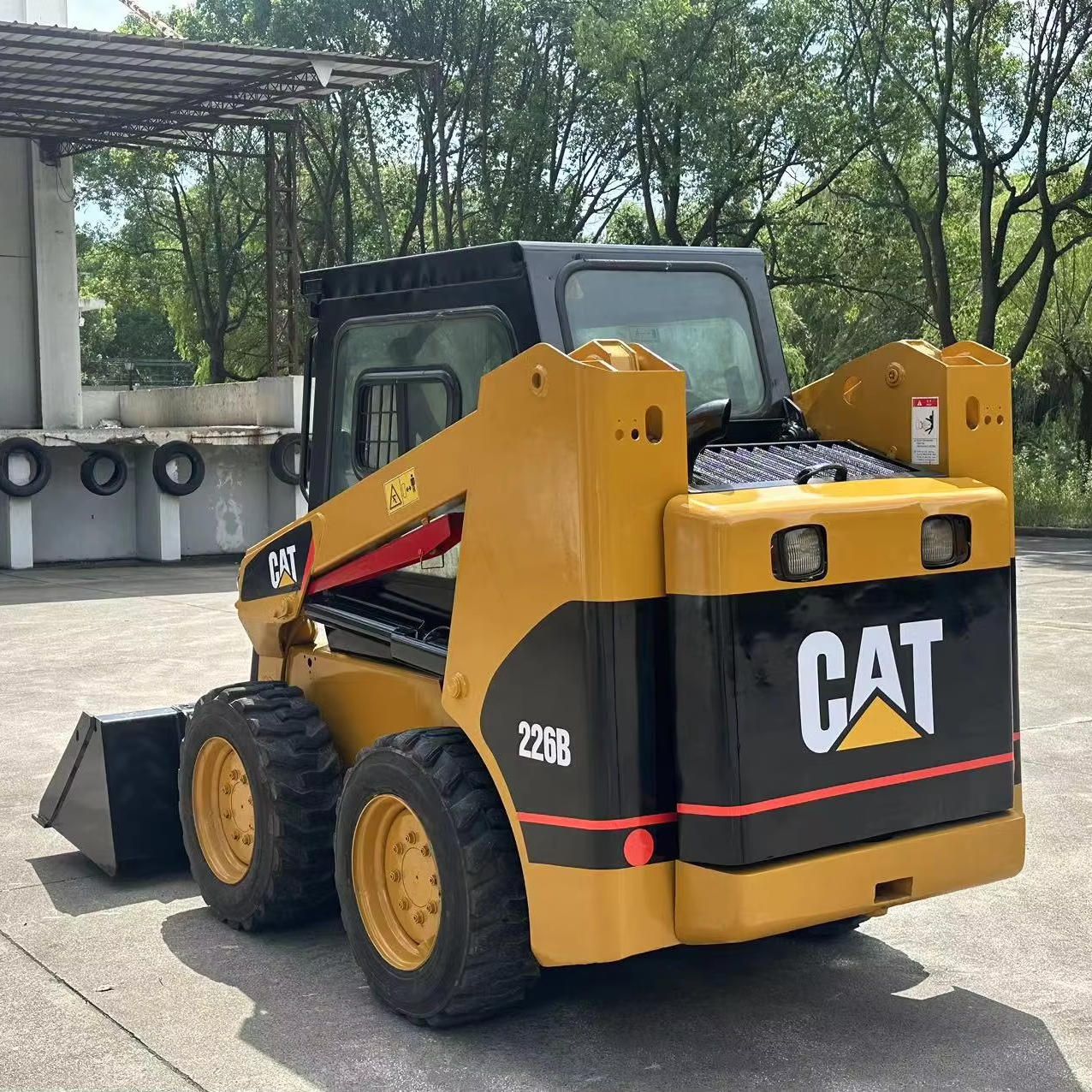 Máy xúc lật mini Cat 226b đã qua sử dụng Caterpillar Skid Steer Loader 1