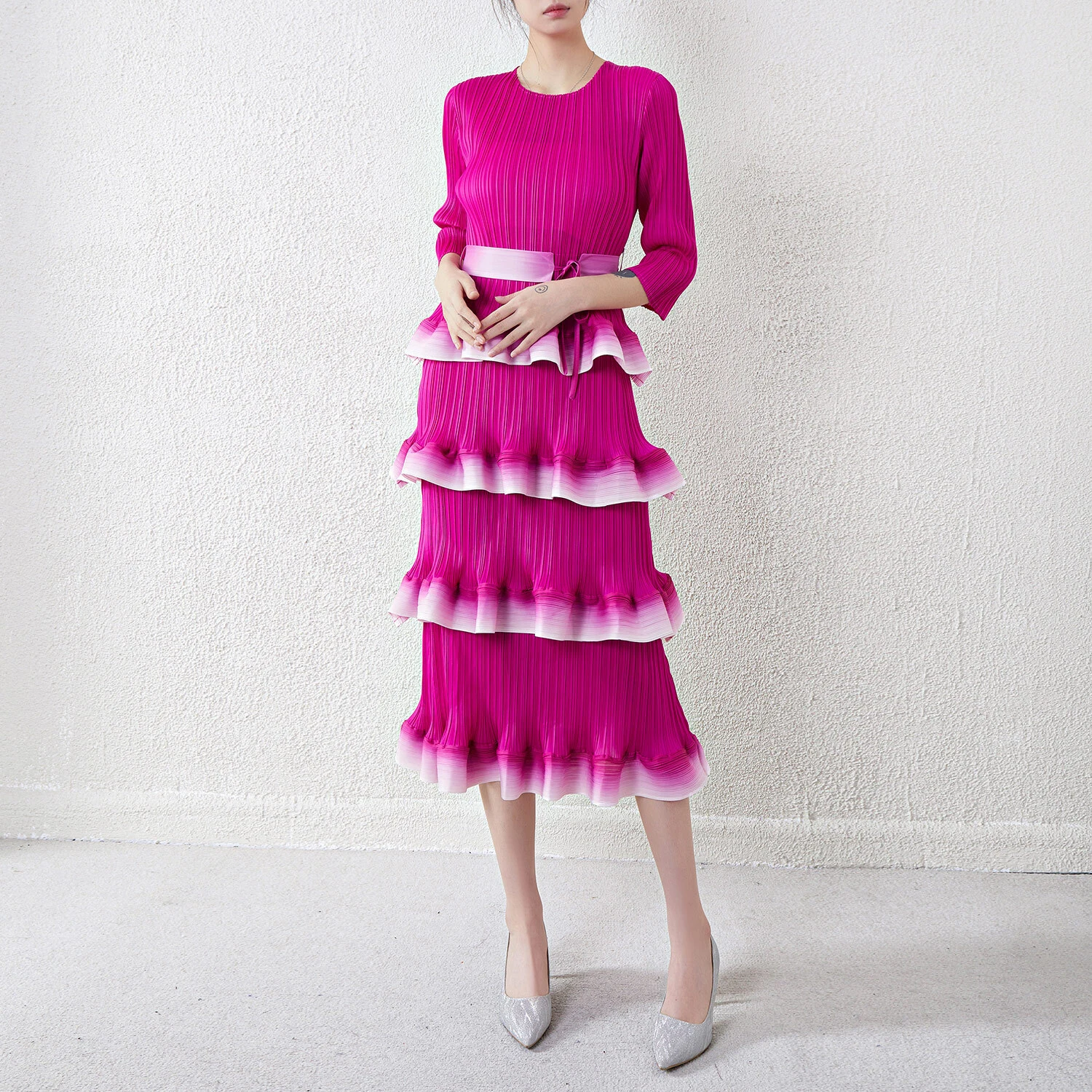 2024 New Miyake Pleated Lotus Leaf Design Round Neck Gradient Color Dress Ladies Elegant Women's Pleated Dress  Manufacturer 1