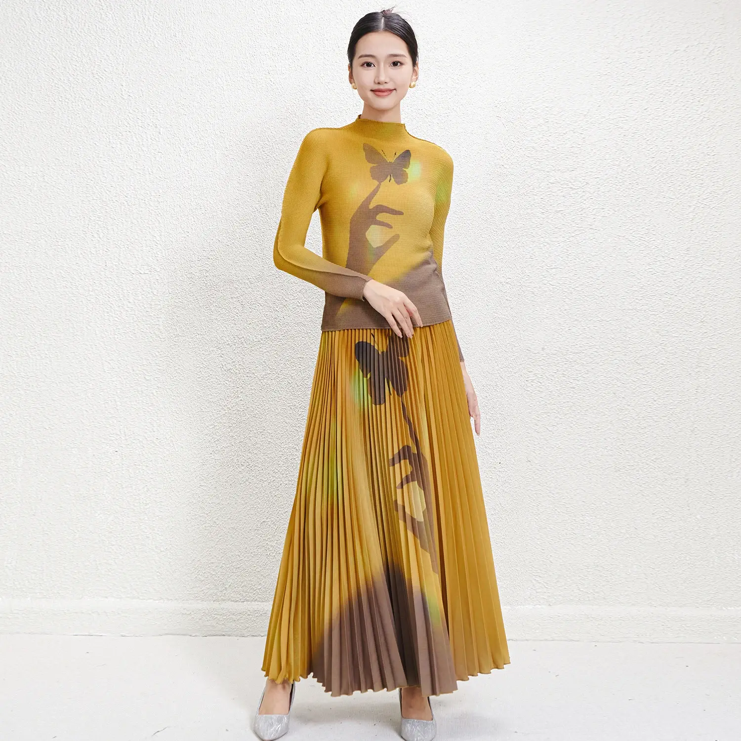 Chic And Classic: The Timeless Elegance Of A Pleated Skirt Suit 1