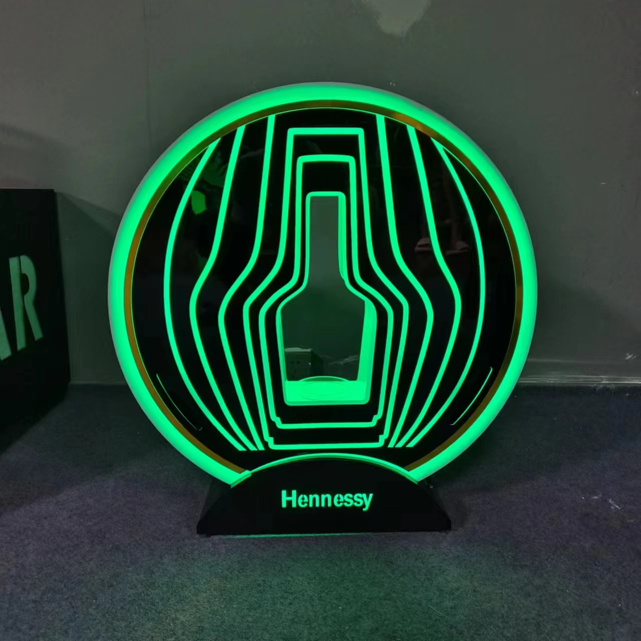 Hennessy Bottle Glorifier avec lumières LED - Présentateur de boîte de nuit 3