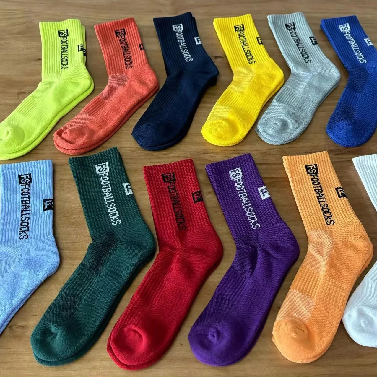 Chaussettes tricotées sportives personnalisées pour hommes en gros - Chaussettes pour hommes en vrac 1