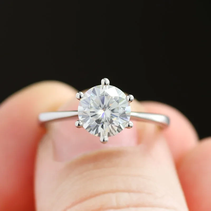 PLW054 Style classique Six-PRONG Petite 14k / 18k White Gol Diamond Solitaire Moisanite Ring 1