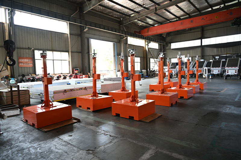 Biglux solar moveable street light tower in orange 4
