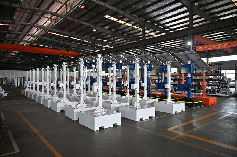 Biglux solar moveable street light tower in orange 5