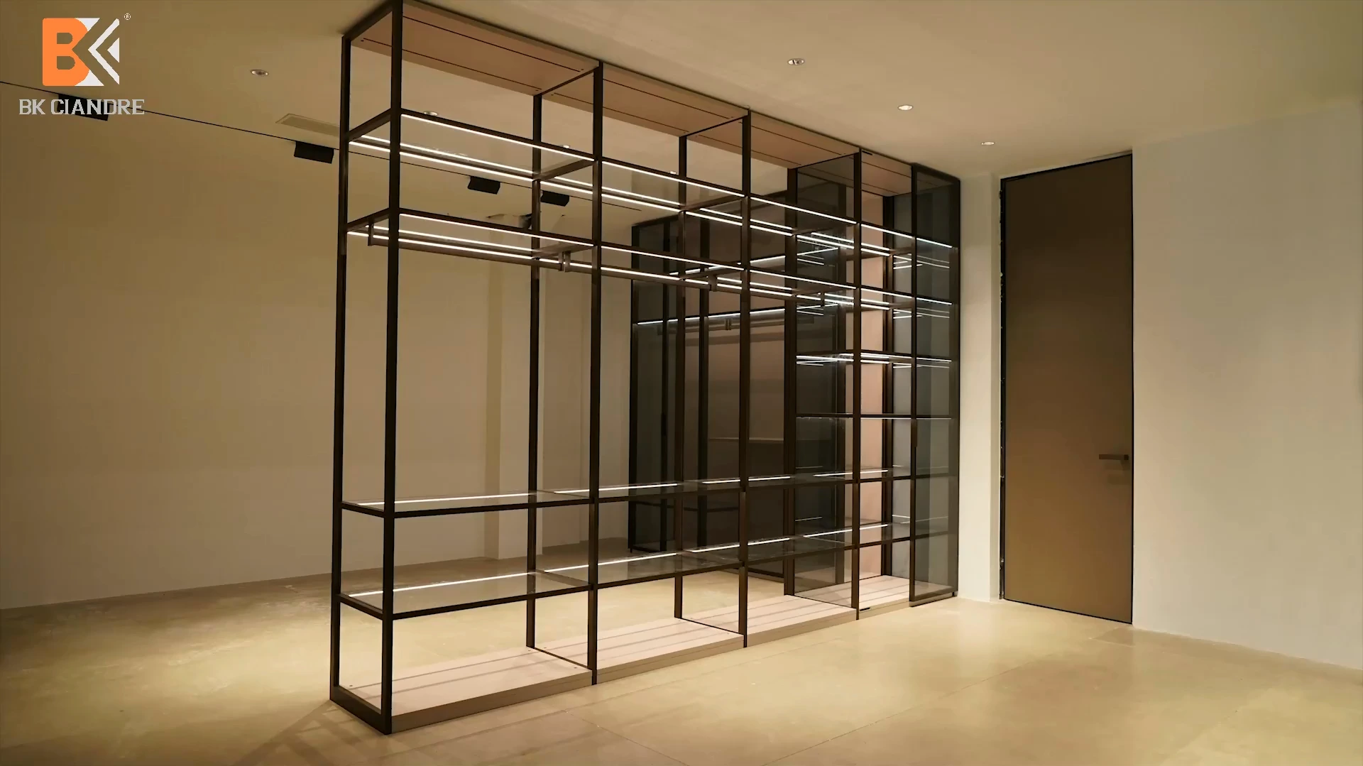 New Walk In Closet Ideas To Maximize Your Small Space [ Walk In Closet ]
