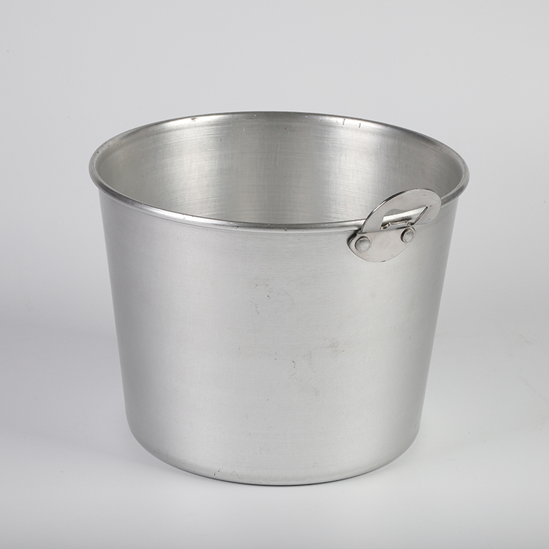 Balde de gelo de cerveja de alumínio com abridor de garrafas 2