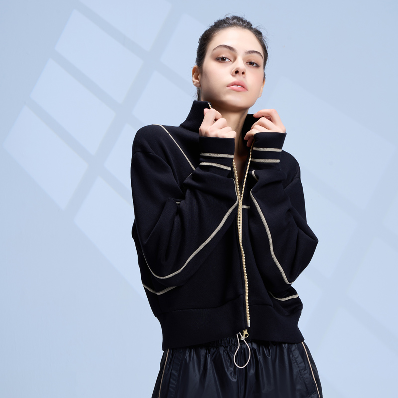 Sweat à capuche noir confortable pour loisirs quotidiens avec fermeture éclair complète et contraste de couleur
- SOLEIL DE LA ROUTE 1