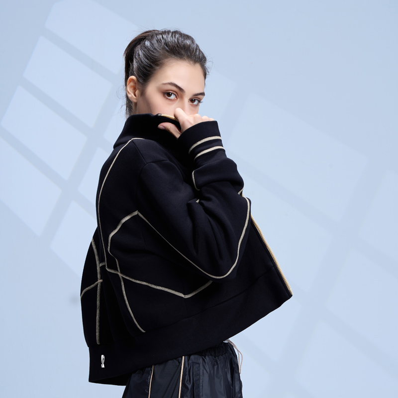 Sweat à capuche noir confortable pour loisirs quotidiens avec fermeture éclair complète et contraste de couleur
- SOLEIL DE LA ROUTE 3