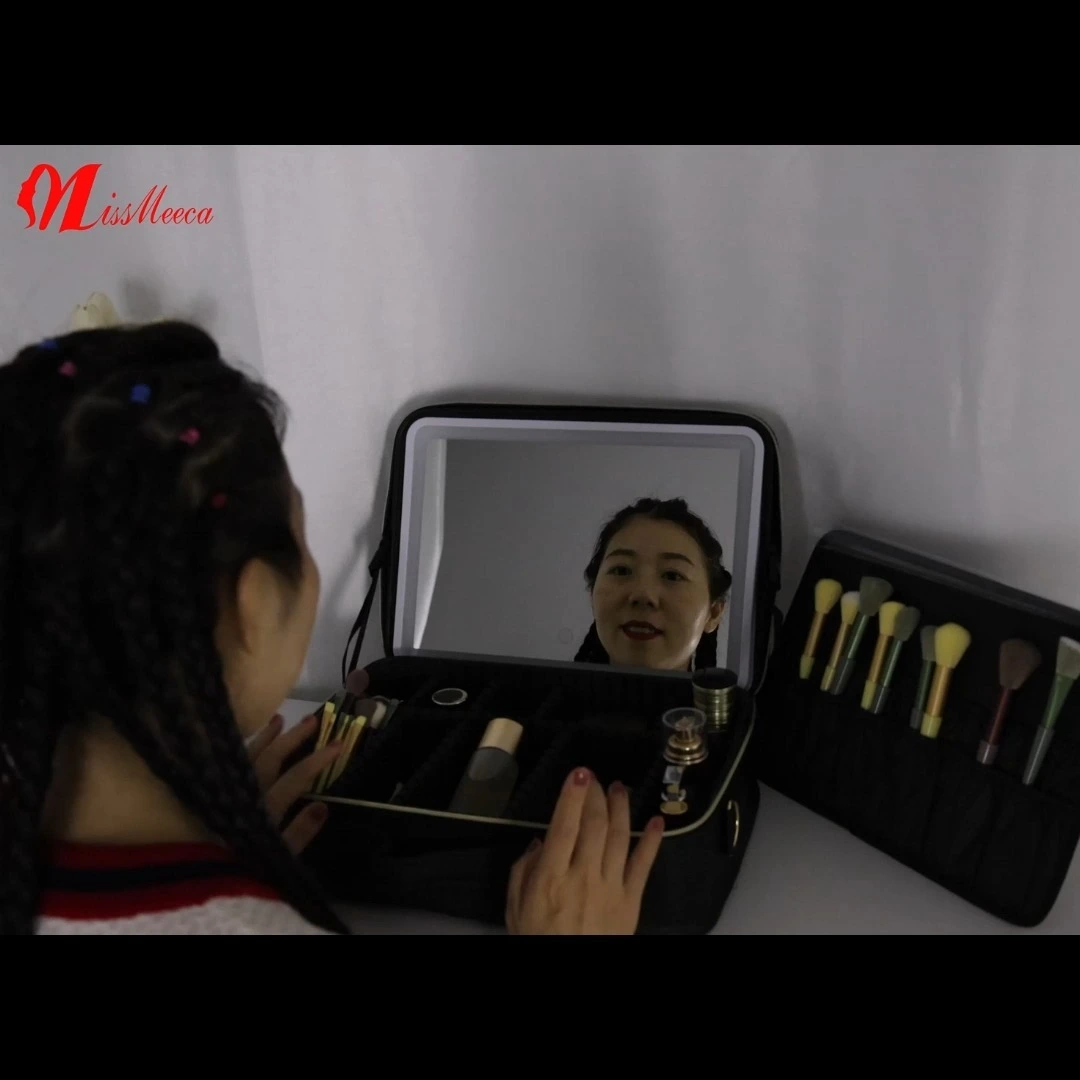 Trousse de maquillage de voyage imperméable avec miroir lumineux 1