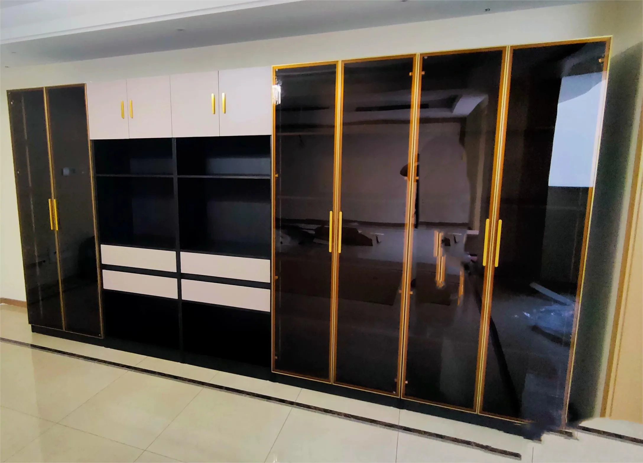 Custom 2 Door Wardrobe with Mirror and Drawers Stvanica 10