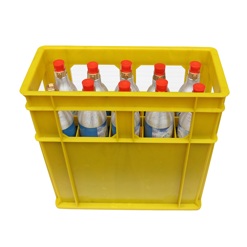 10 caurumu plastmasas pudeļu kaste 1