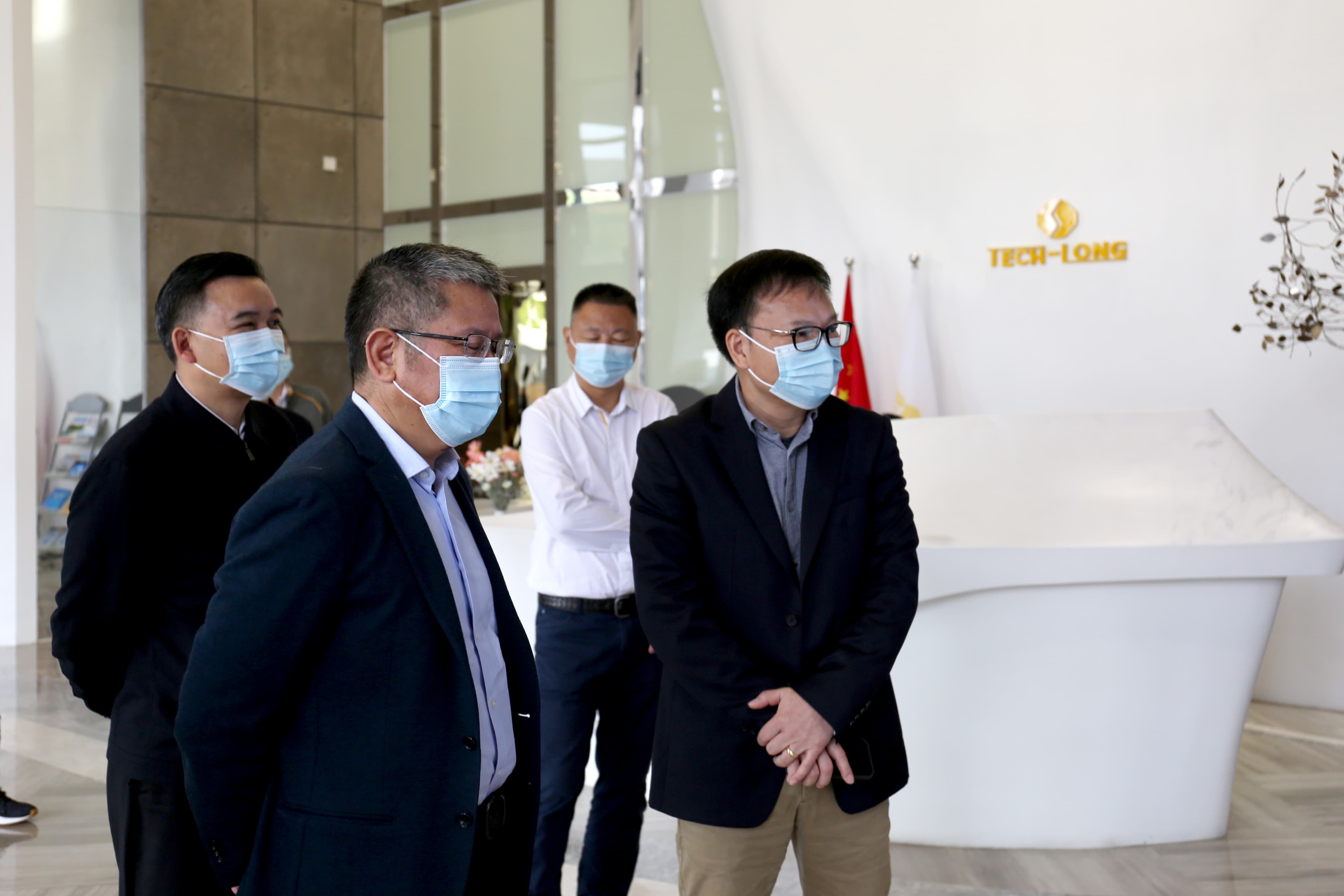 El secretario del Comité del Partido de la prefectura de Qiannan, Tang Dezhi, y su delegación fueron a TECH-LONG para inspección e investigación