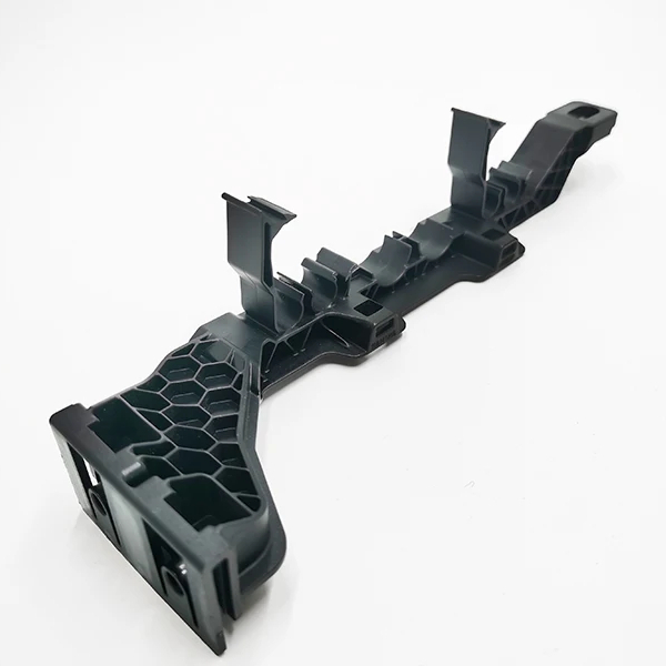 Изготовление пресс-форм на заказ для литья пластмассовых деталей в автомобильной промышленности. 1