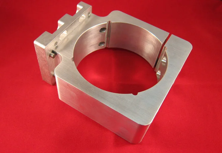 CNC Custom Precision Machining Aluminum Cable Car Engine Mount 1