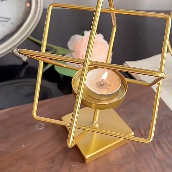 Candelabro vintage de hierro para decoración de mesa. 1