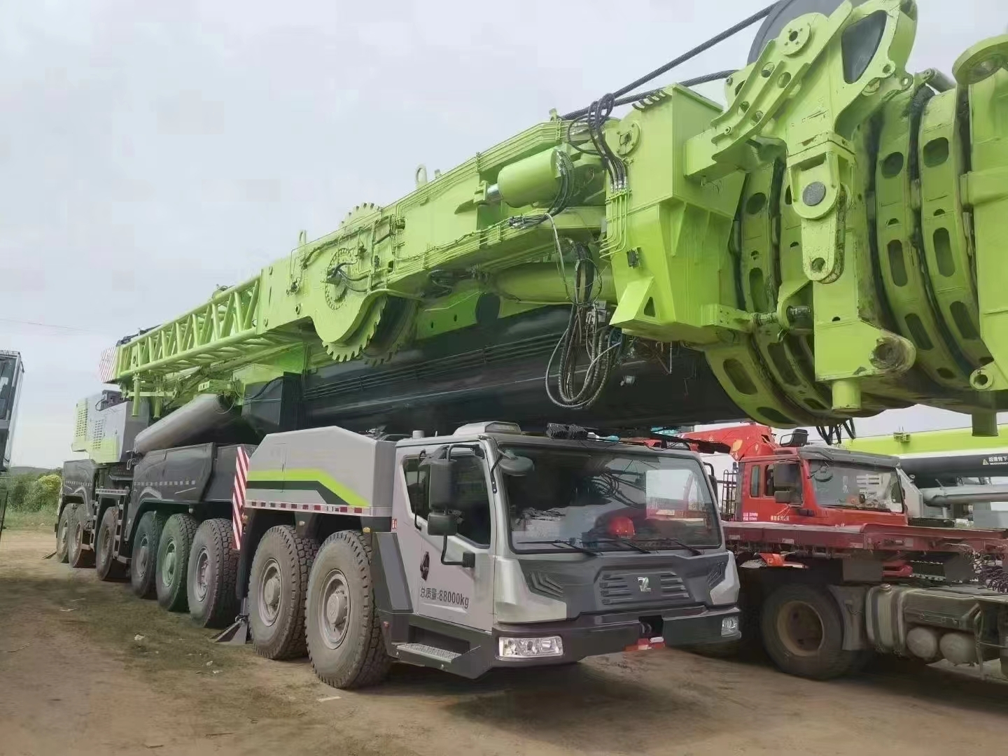 Guindaste de caminhão usado Zoomlion 800t guindaste Para içar vários projetos de grande escala 1