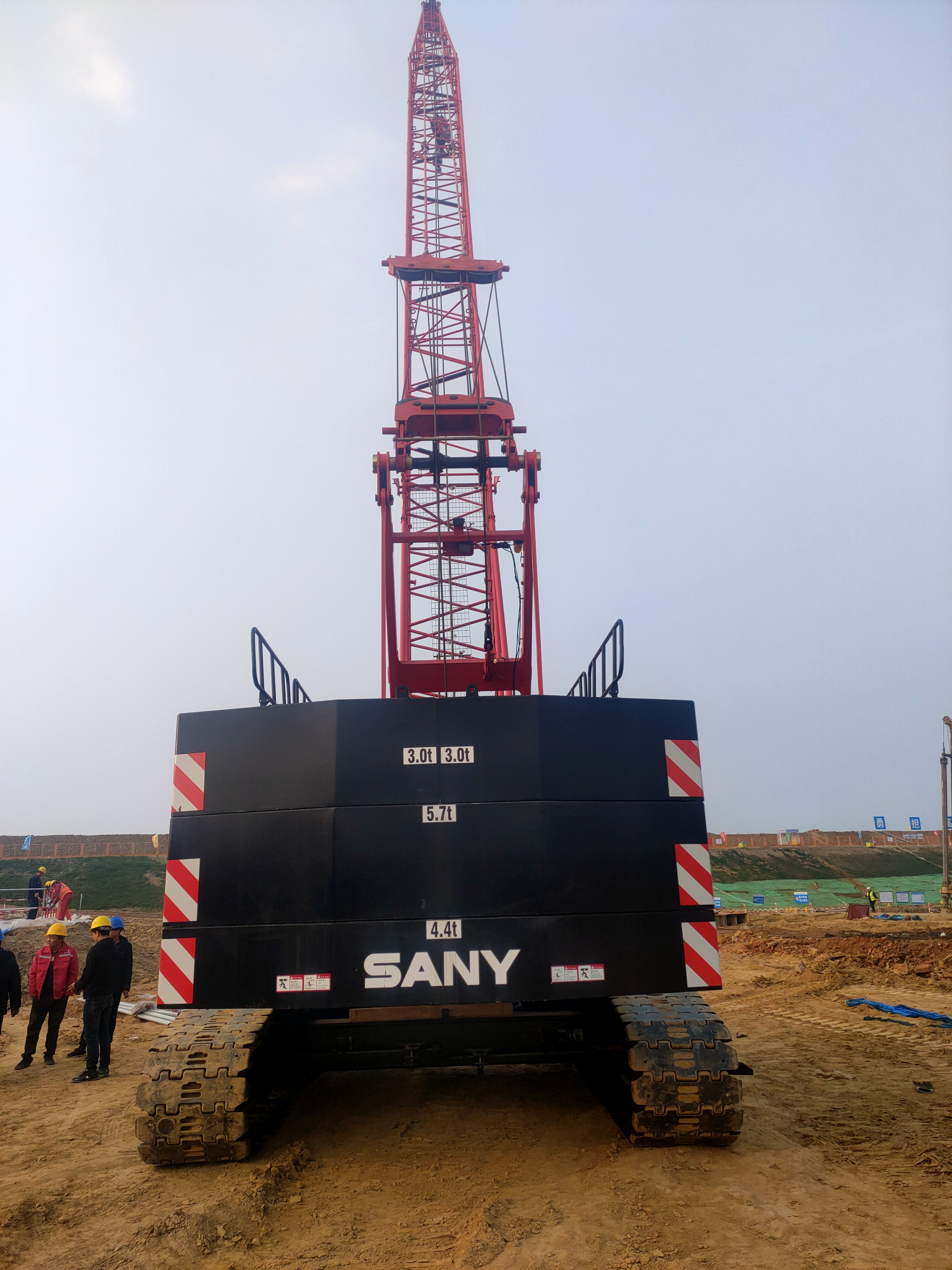 Derek Perayap Hidraulik 60t Merek Cina SCC600A-8 Crawler Crane dengan Boom 52m 3
