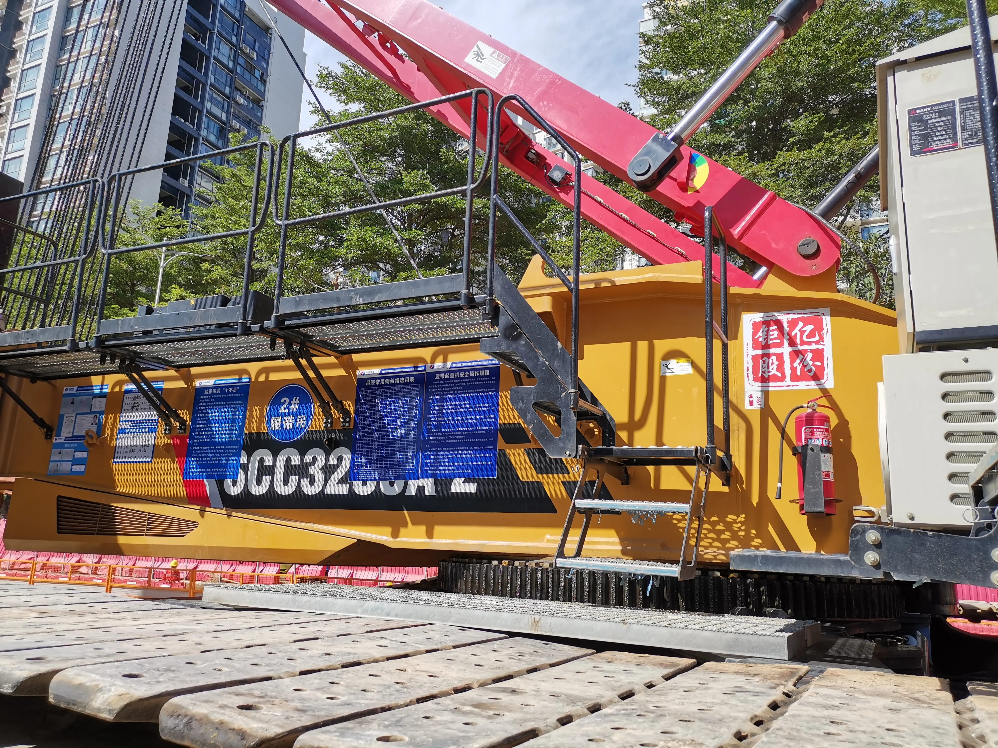 Cần cẩu bánh xích bằng kính thiên văn để bán với giá tốt 8