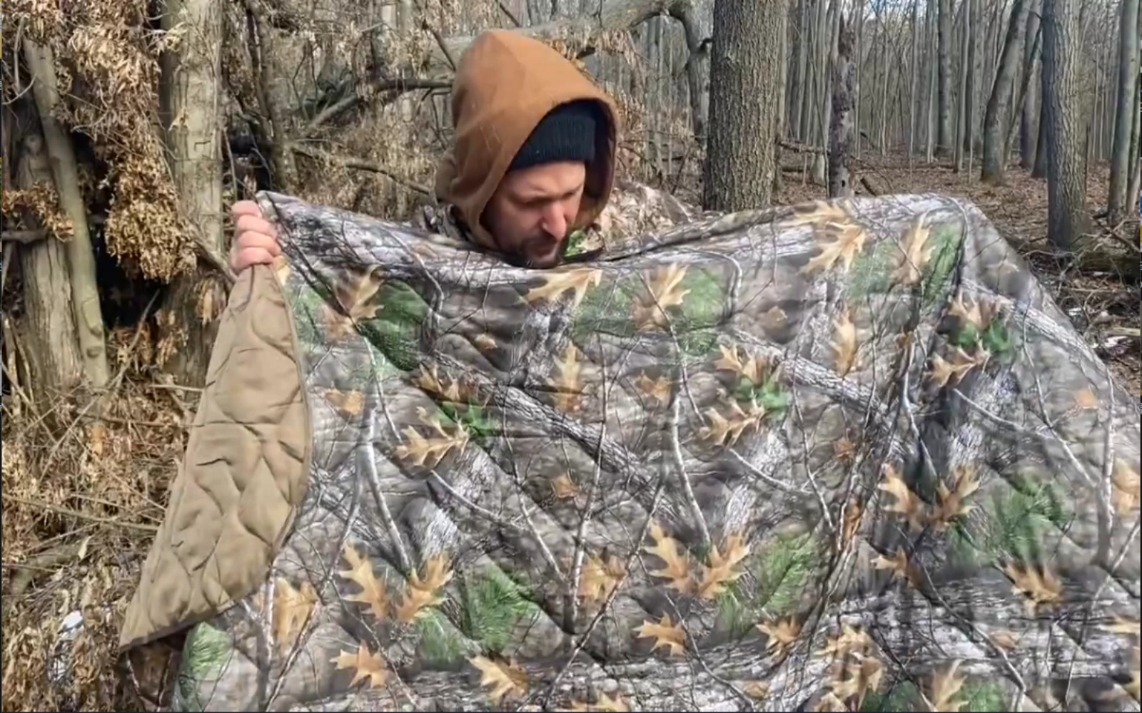 Essential items for forest hunting in early autumn 2