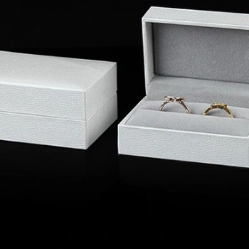 El amor precioso hace que el amor dure más y el amor puro es tan blanco como una caja de embalaje de joyería. 1