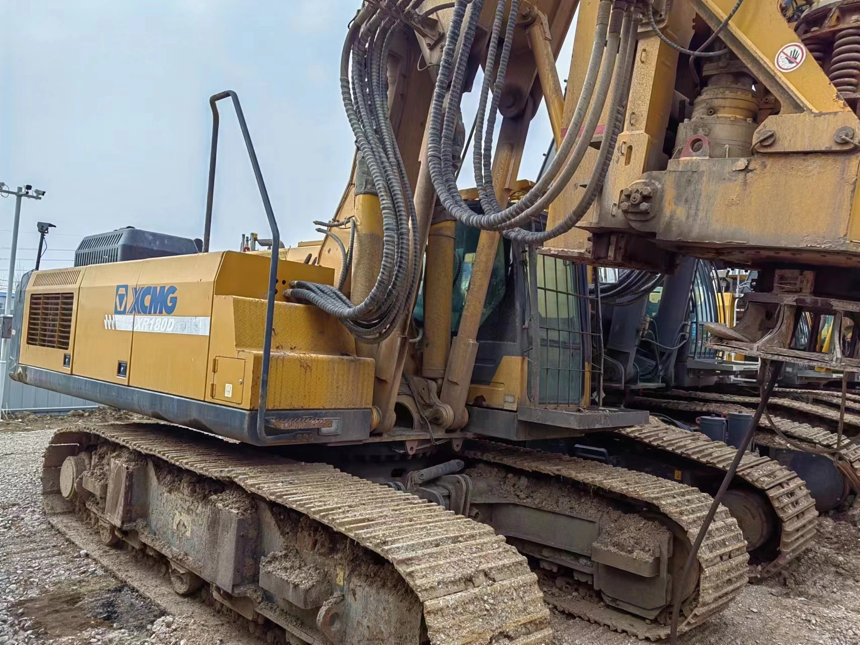 آلة الحفر الدوارة الهيدروليكية XCMG XR180D الصينية المستخدمة لرفع مختلف المشاريع واسعة النطاق 1