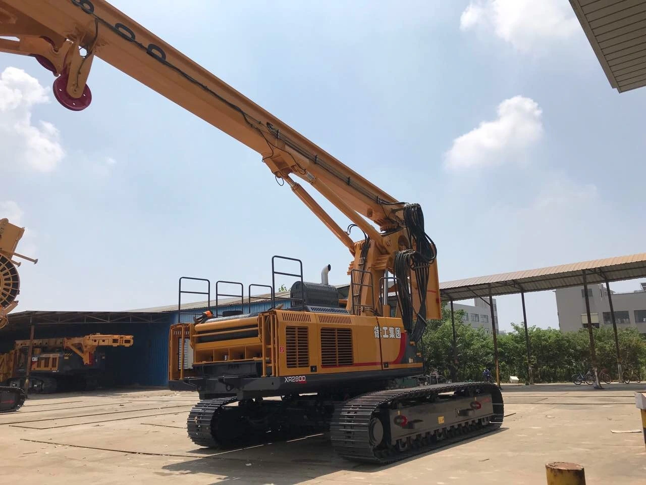 Đã qua sử dụng Thương hiệu nổi tiếng Máy khoan quay 150kW XR280D với độ sâu khoan Giàn khoan 56m còn hàng Chưa có đánh giá nào cho công trình xây dựng 1