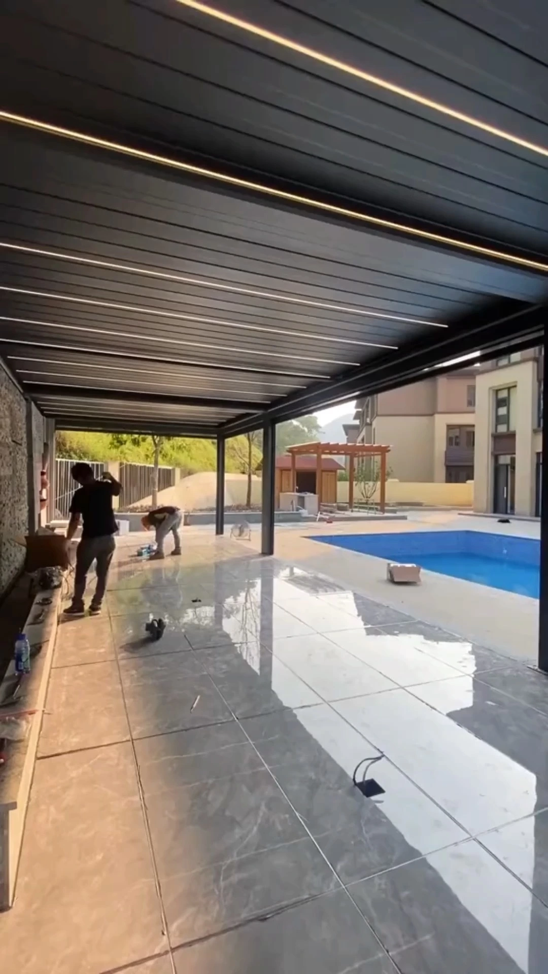 LIHUE-Pérgola de techo con persianas de aluminio-Pro-Aurora170 1