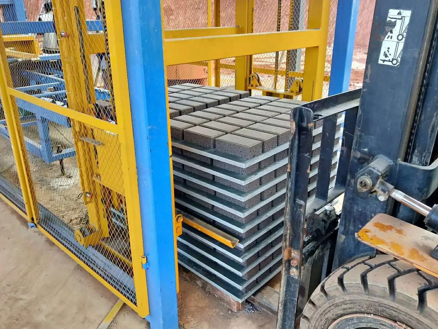 Interlocking Block Machine by YIXIN 4