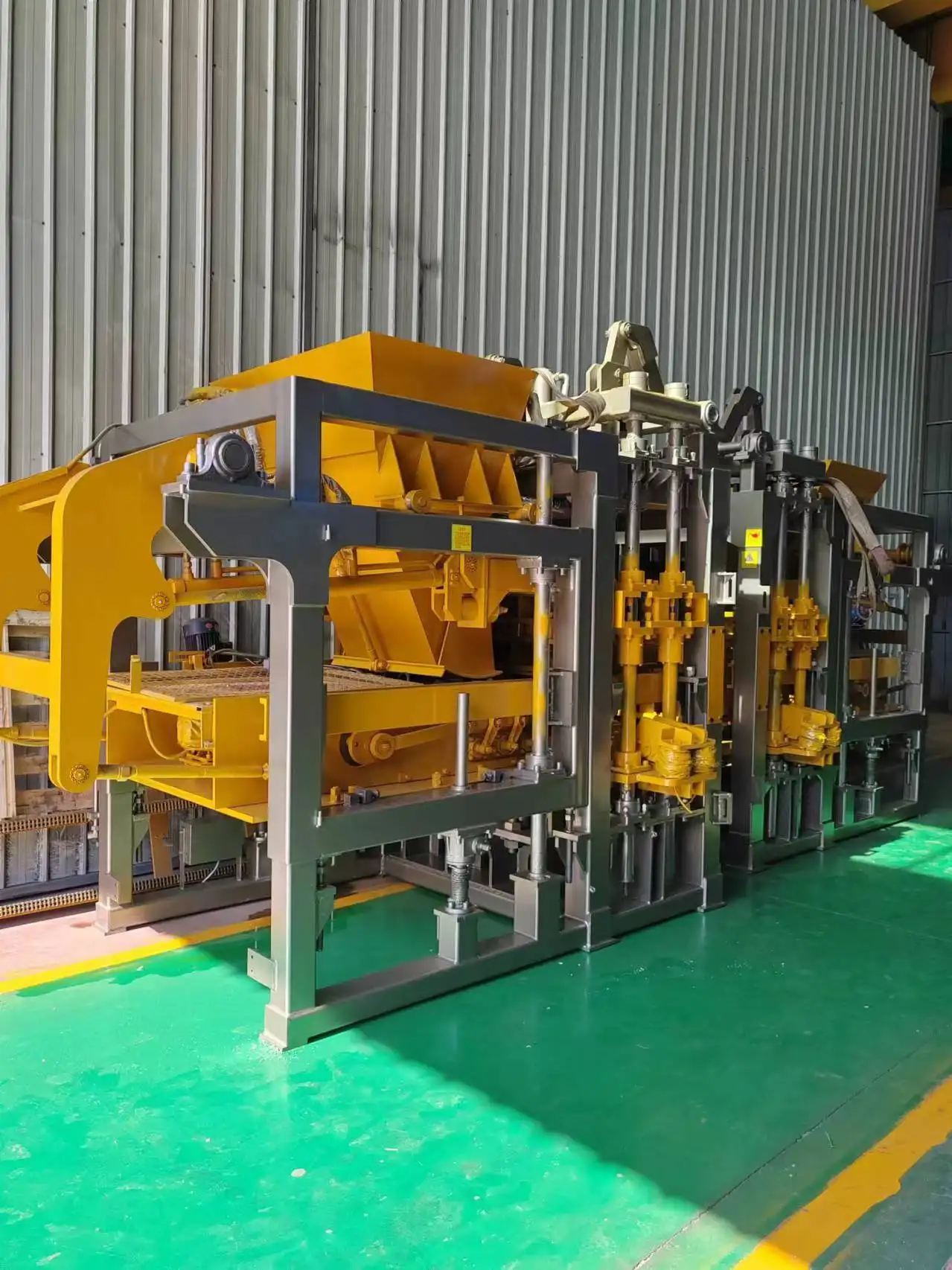 Concrete Block Maker Machine for Sale by YIXIN 4