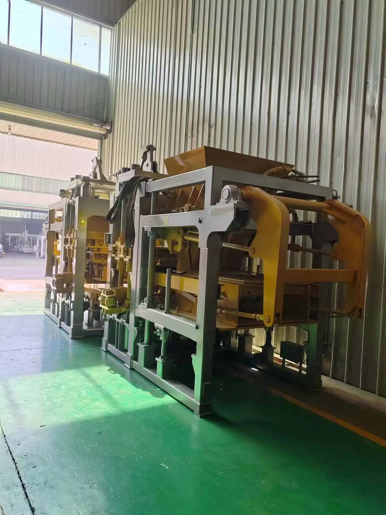 Concrete Block Maker Machine for Sale by YIXIN 3